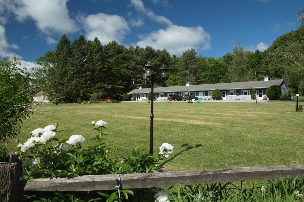 Governor'S Rock Motel Shaftsbury Exterior photo