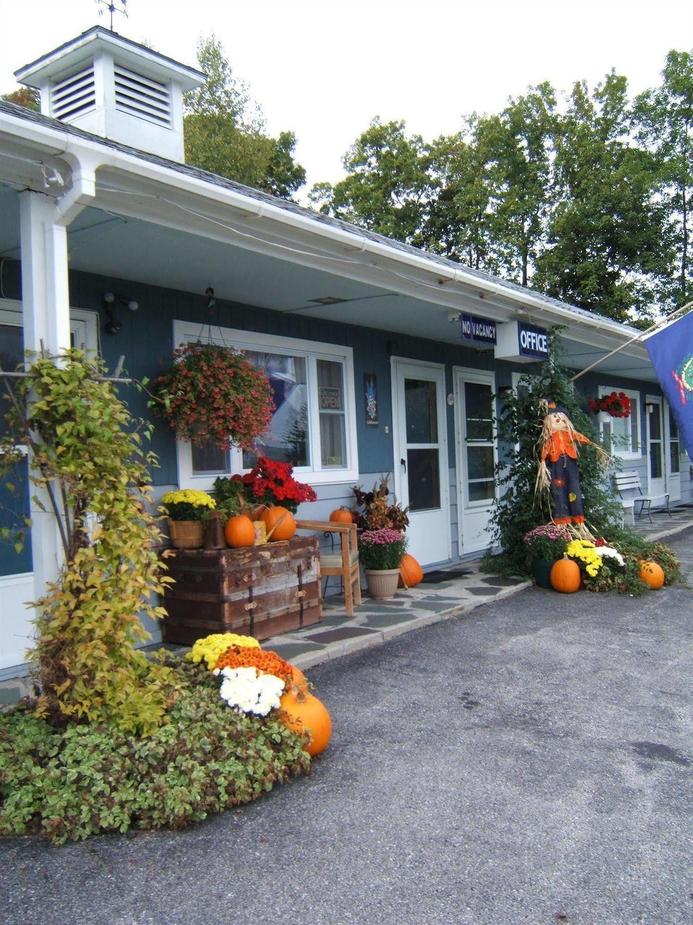 Governor'S Rock Motel Shaftsbury Exterior photo
